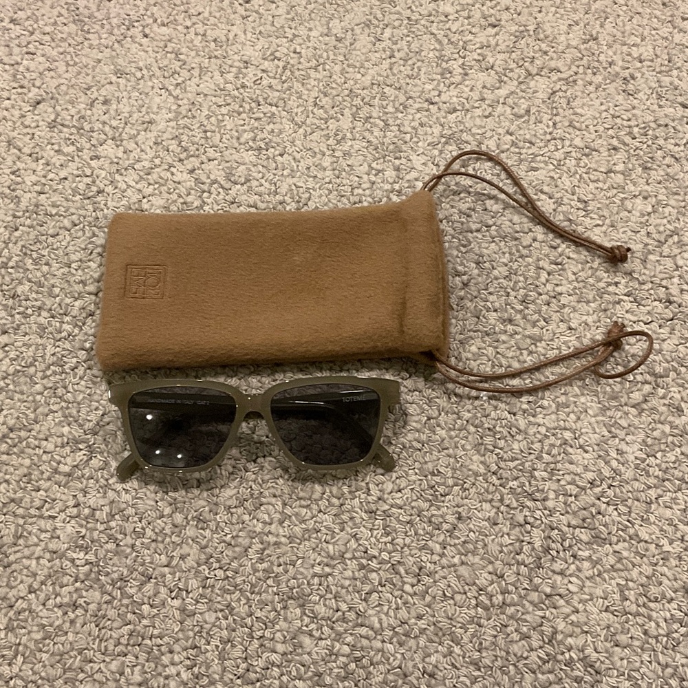 Toteme Stylish Green Sunglasses with Case